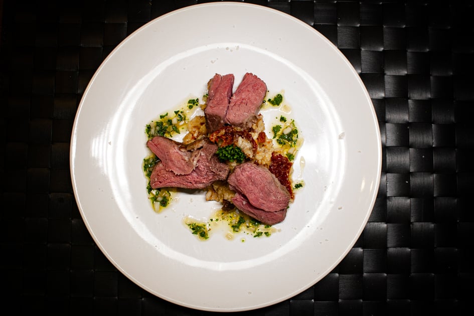 Lammhuft mit Tomatenrisotto und Petersilienvinaigrette | LUMA Delikatessen