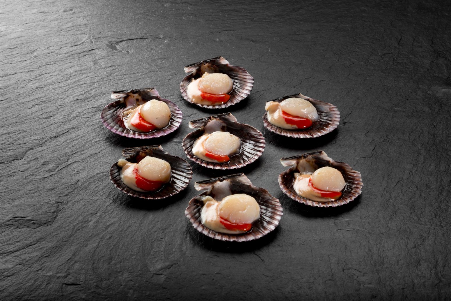 Kammmuschel mit Schale und Rogen